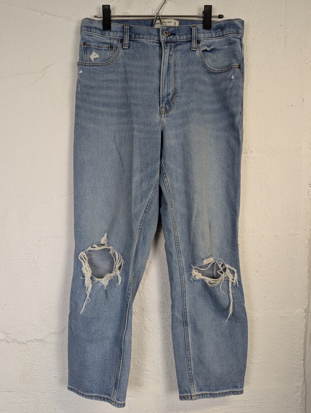 Abercrombie & Fitch Mom High Rise Jeans Blue Denim Torn Distressed Crop Size 30